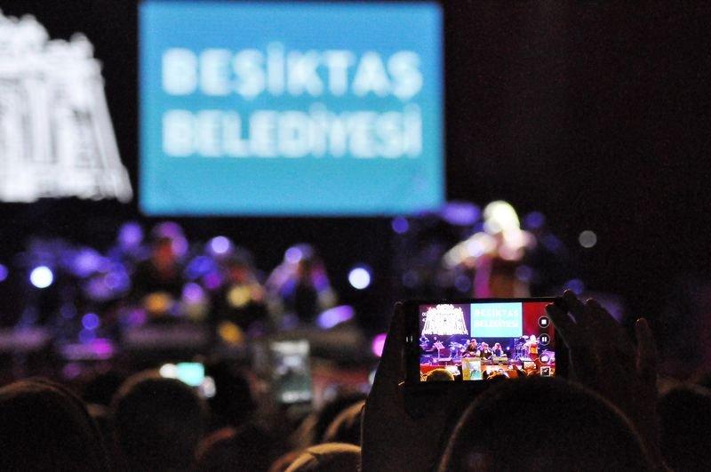 Kayahan ve Nilüfer yıllar sonra aynı sahnede