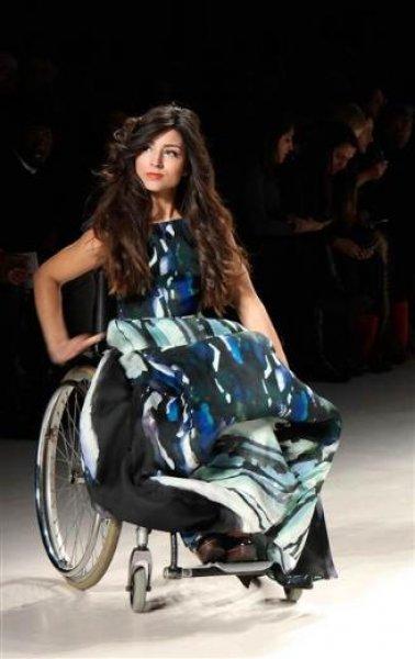 Engelli mankenler podyumda engelleri aştı 