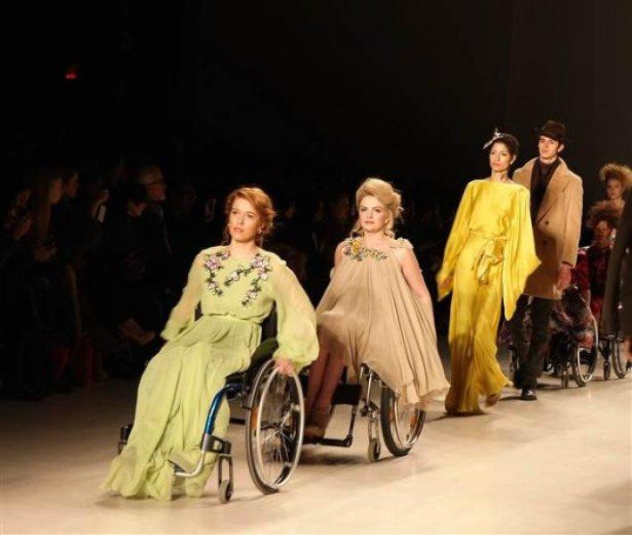 Engelli mankenler podyumda engelleri aştı 