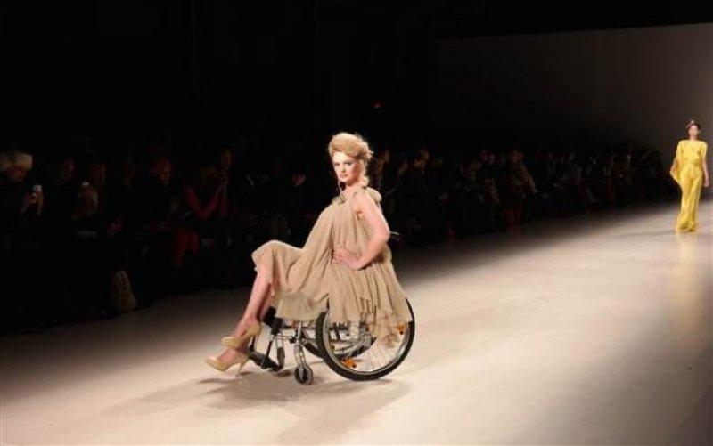 Engelli mankenler podyumda engelleri aştı 