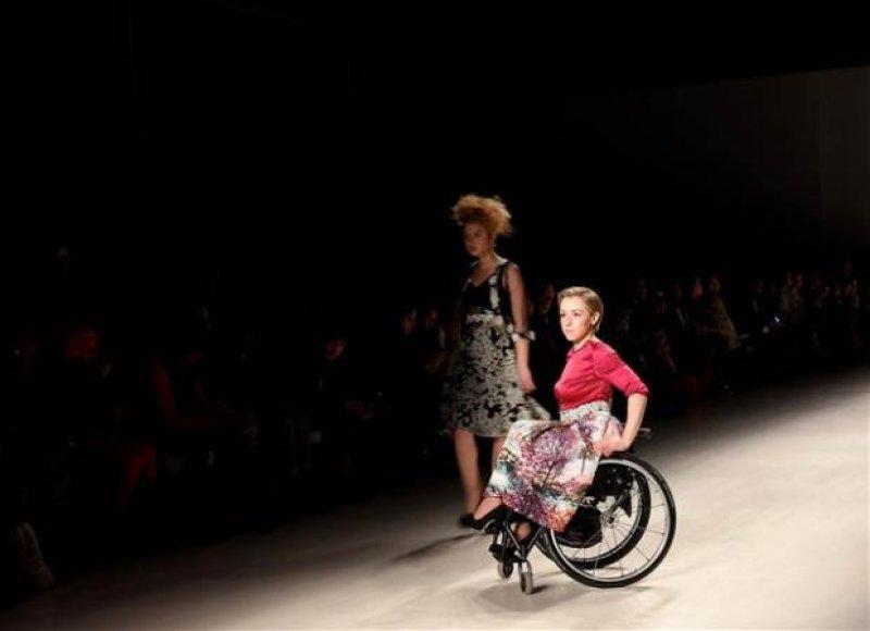 Engelli mankenler podyumda engelleri aştı 