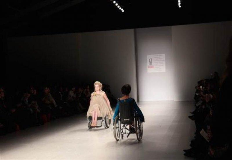 Engelli mankenler podyumda engelleri aştı 