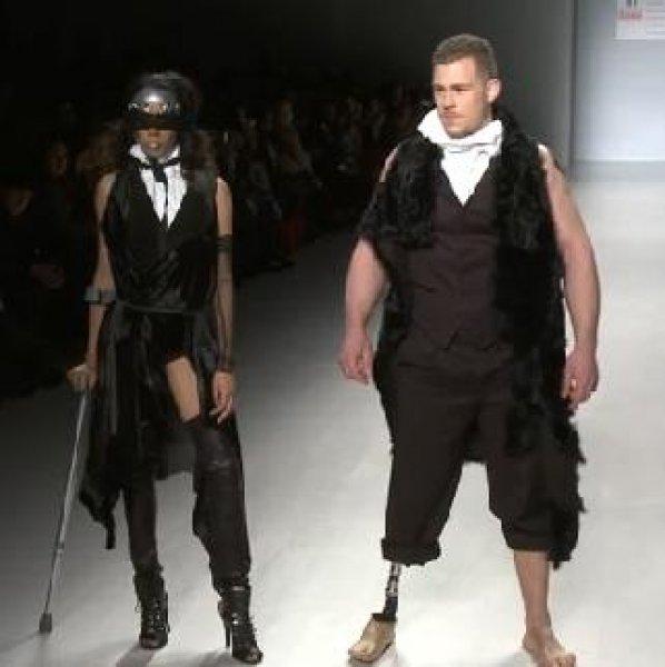 Engelli mankenler podyumda engelleri aştı 