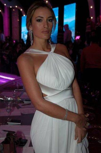 Gamze Özçelik ve Nefise Karatay Elf oldu