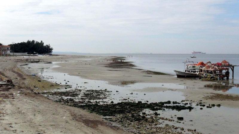 Çanakkale Boğazı'nda deniz suyu çekildi