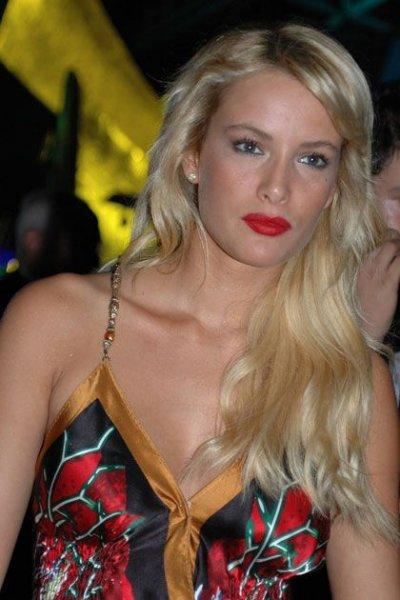 Gamze Özçelik ve Nefise Karatay Elf oldu