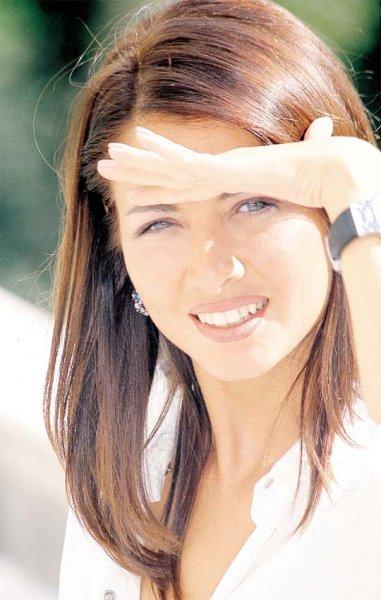 Gamze Özçelik ve Nefise Karatay Elf oldu