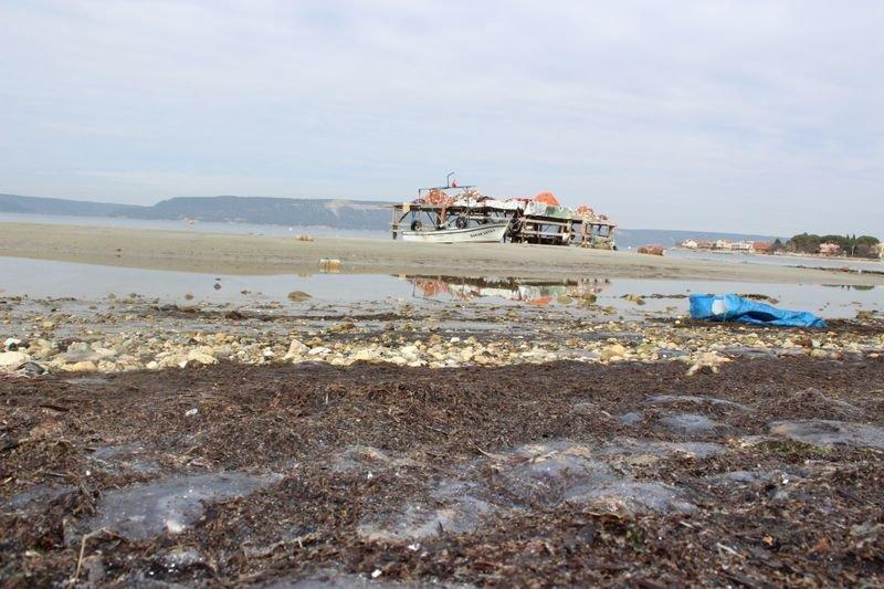 Çanakkale Boğazı'nda deniz suyu çekildi
