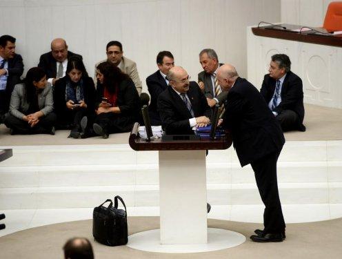 TBMM'de milletvekillerinden oturma eylemi