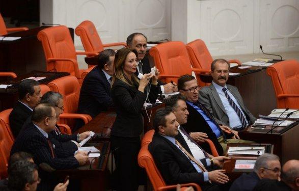 TBMM'de milletvekillerinden oturma eylemi