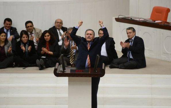 TBMM'de milletvekillerinden oturma eylemi