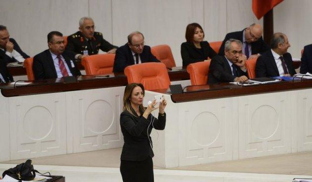 TBMM'de milletvekillerinden oturma eylemi