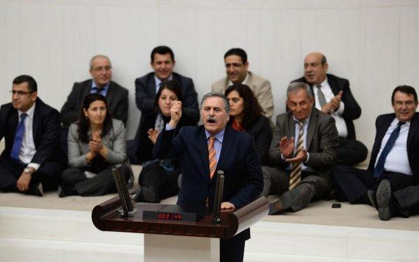 TBMM'de milletvekillerinden oturma eylemi