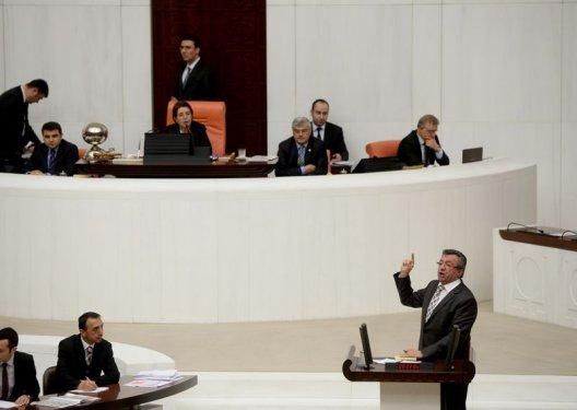 TBMM'de milletvekillerinden oturma eylemi