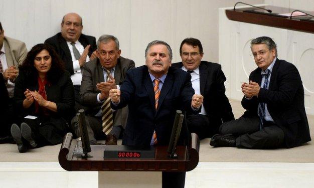 TBMM'de milletvekillerinden oturma eylemi