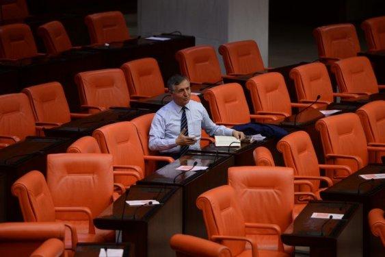 TBMM'de milletvekillerinden oturma eylemi