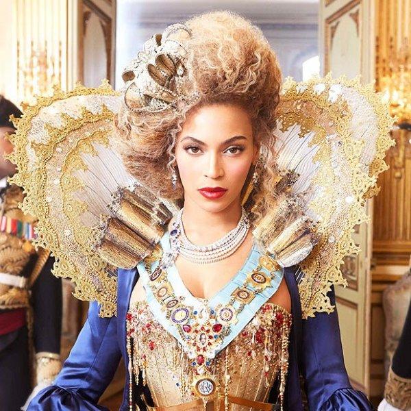 Ünlü şarkıcı Beyonce frikik verdi