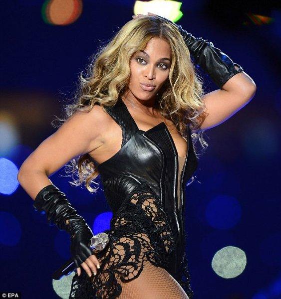 Ünlü şarkıcı Beyonce frikik verdi