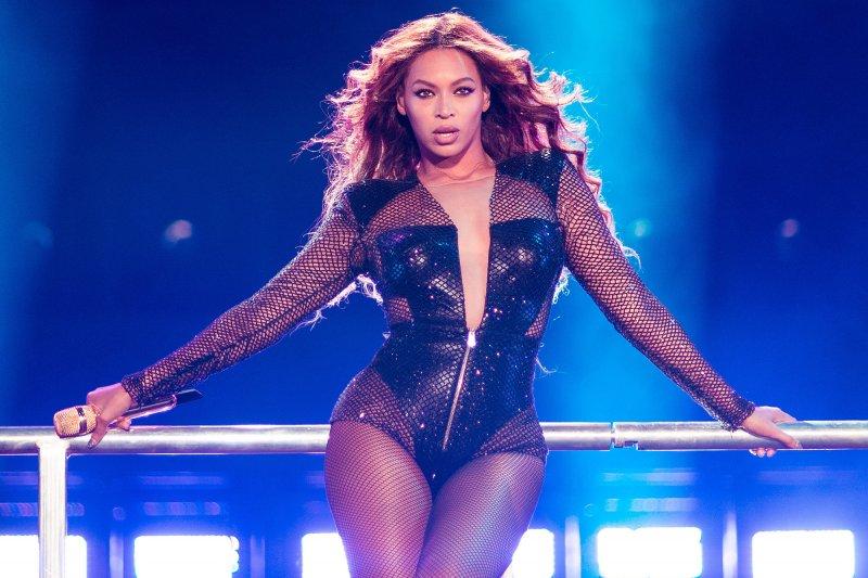 Ünlü şarkıcı Beyonce frikik verdi