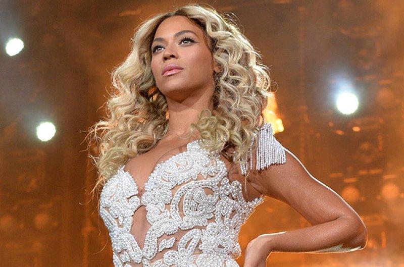 Ünlü şarkıcı Beyonce frikik verdi