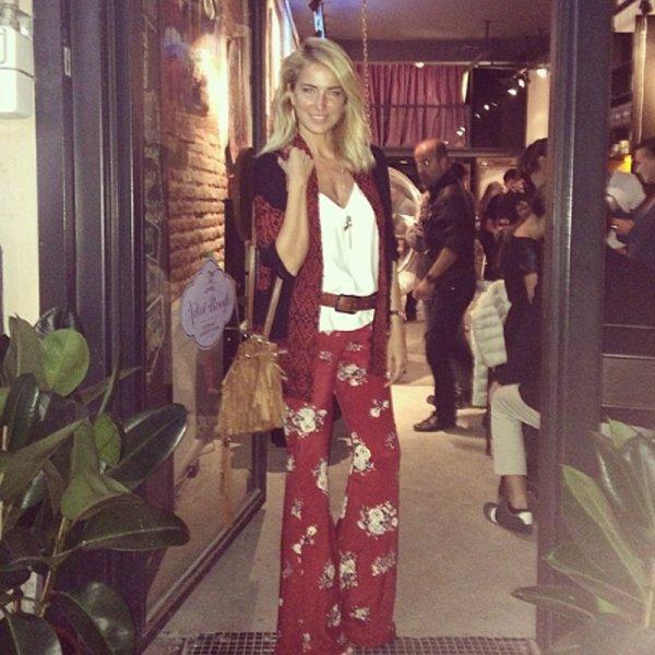 Burcu Esmersoy'un dekolte paniği