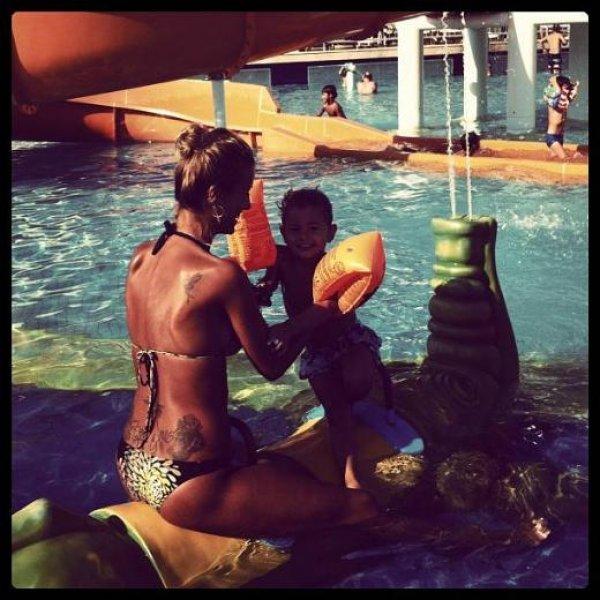 Çağla Şıkel Instagram hesabını açtı