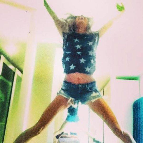 Çağla Şıkel Instagram hesabını açtı