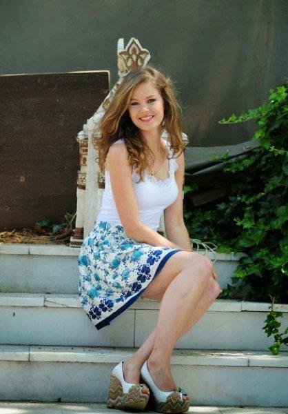 Güzel oyuncu Burcu Biricik bilinmeyenlerini anlattı