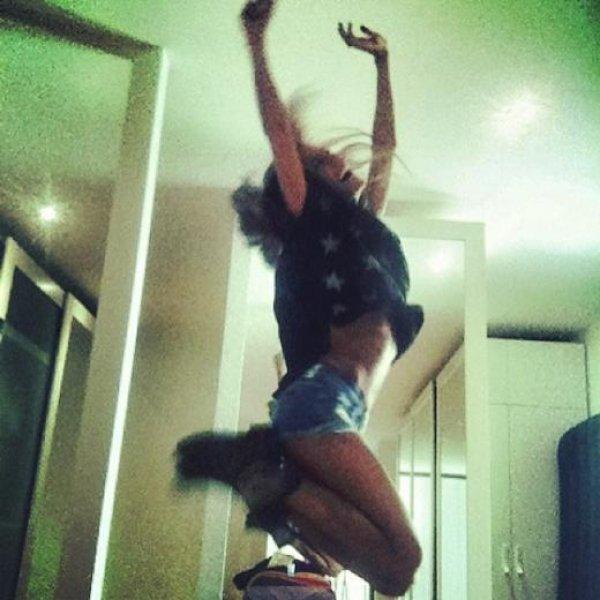 Çağla Şıkel Instagram hesabını açtı