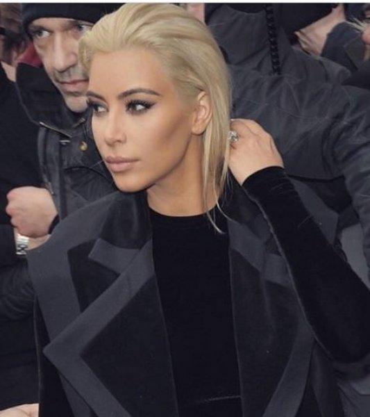 Kim Kardashian yine sarışın oldu