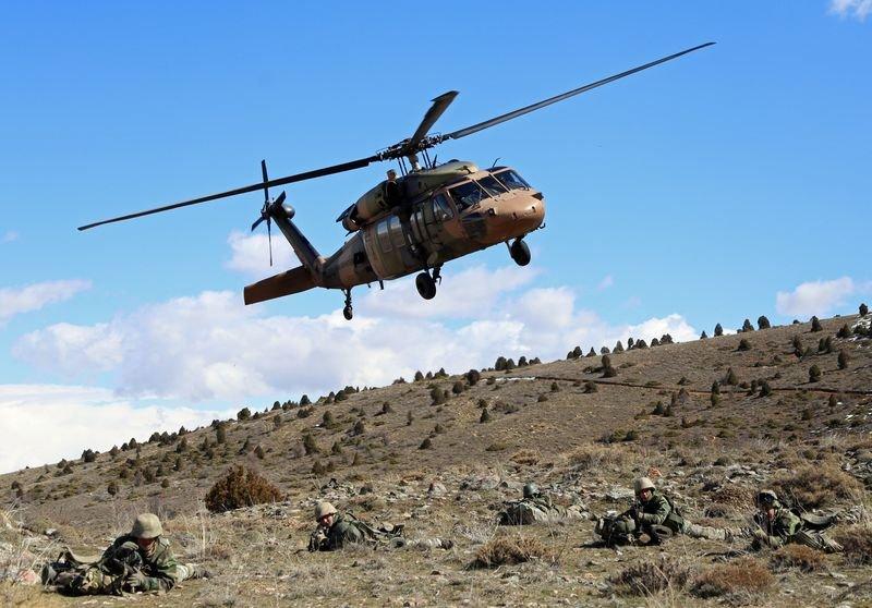 Komandolar arazi tatbikatında hünerlerini sergiledi
