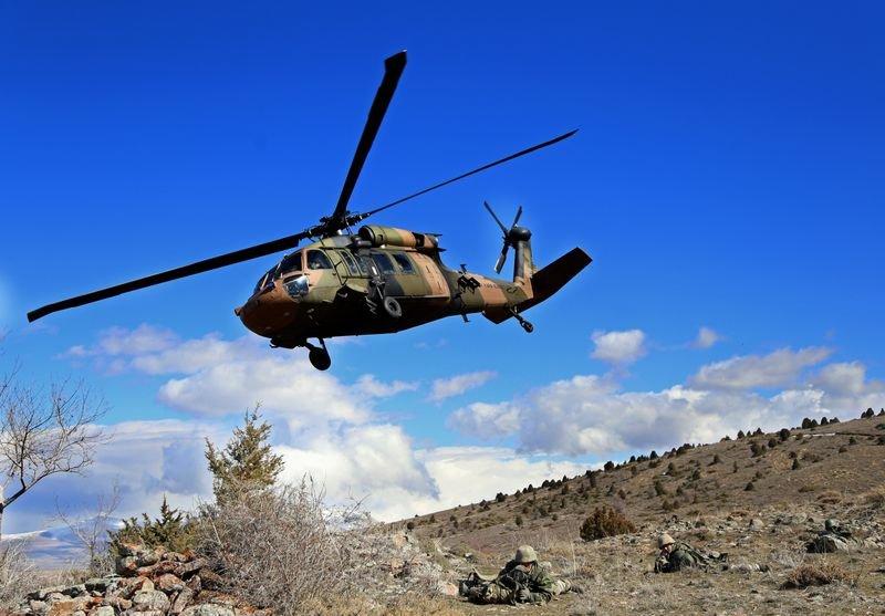 Komandolar arazi tatbikatında hünerlerini sergiledi