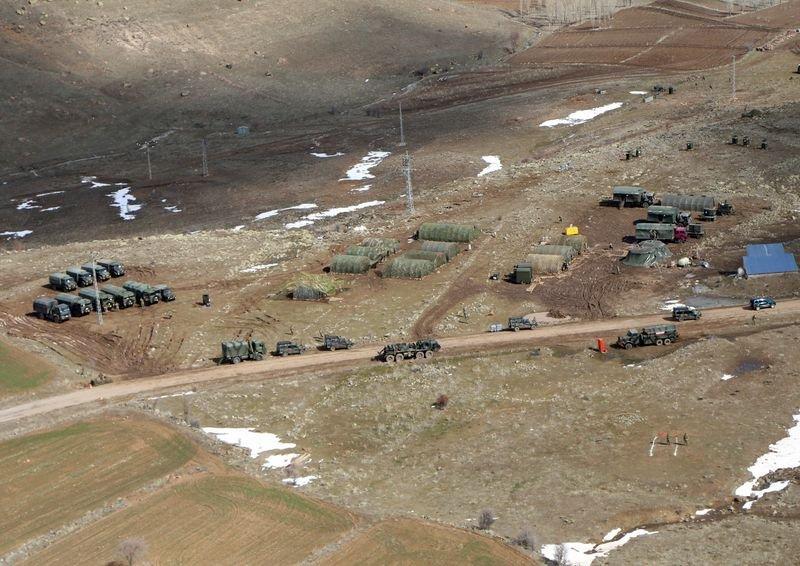 Komandolar arazi tatbikatında hünerlerini sergiledi