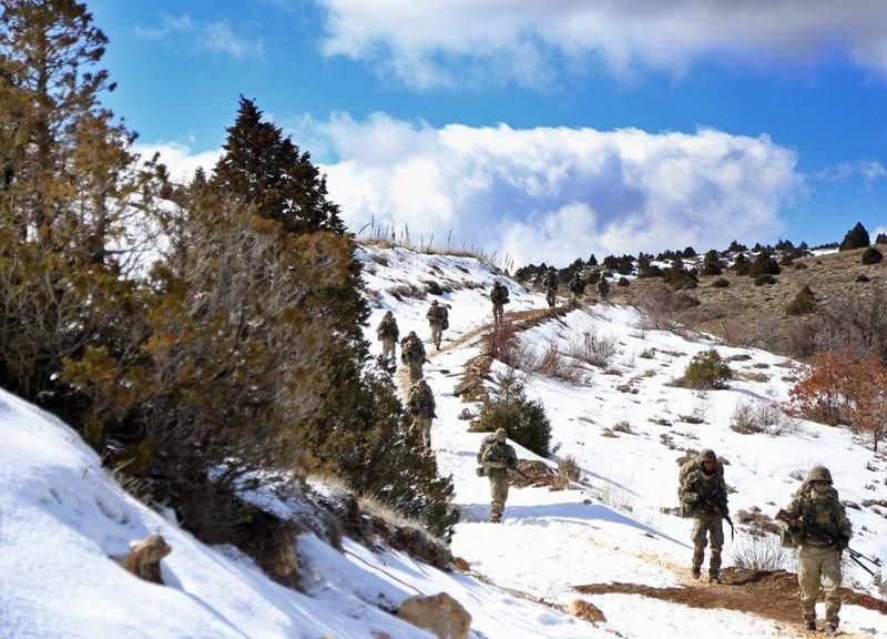 Komandolar arazi tatbikatında hünerlerini sergiledi