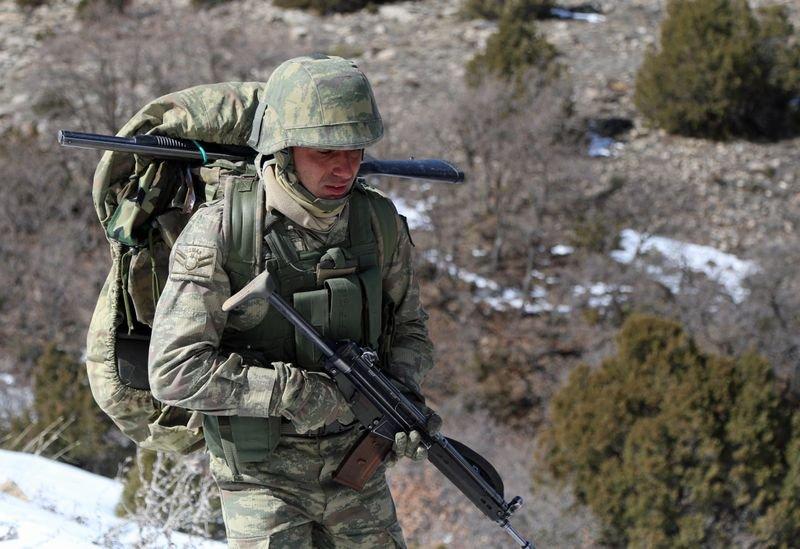 Komandolar arazi tatbikatında hünerlerini sergiledi