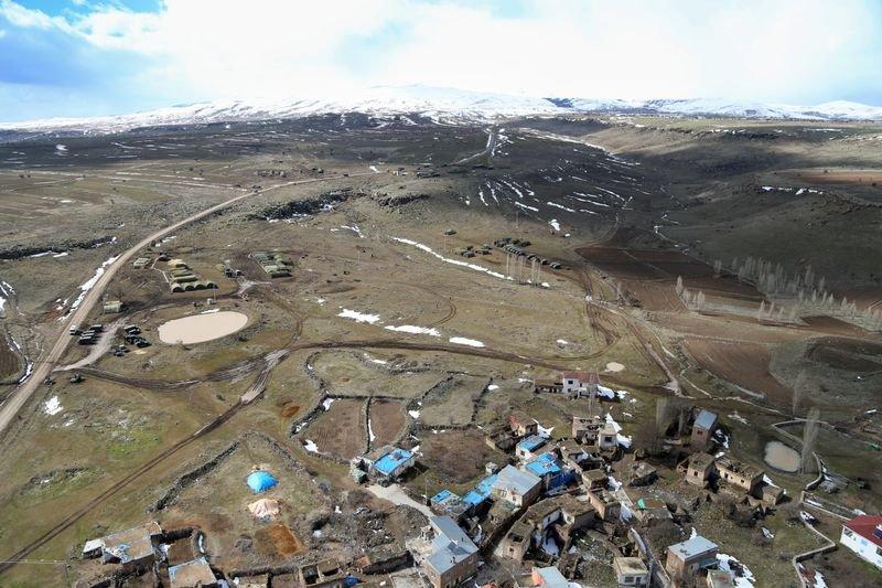 Komandolar arazi tatbikatında hünerlerini sergiledi