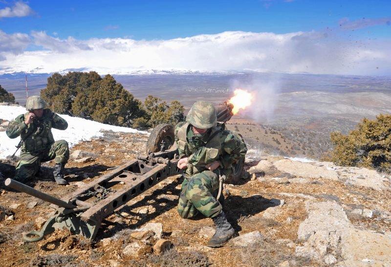 Komandolar arazi tatbikatında hünerlerini sergiledi