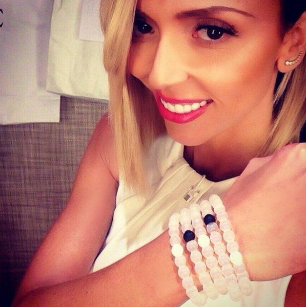 Ünlülerin yeni modası boncuklu bileklikler