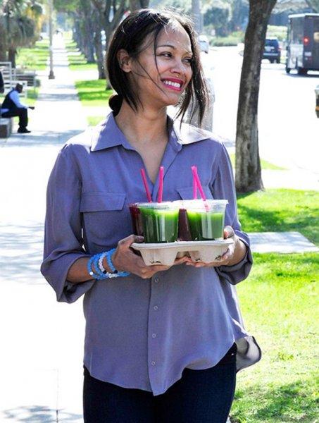 Ünlülerin yeni modası boncuklu bileklikler