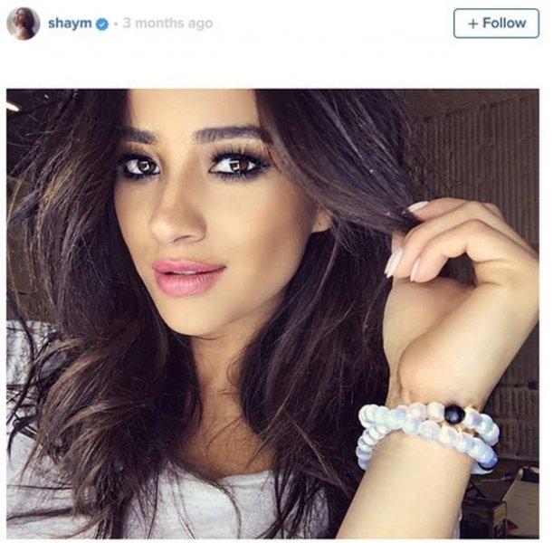 Ünlülerin yeni modası boncuklu bileklikler