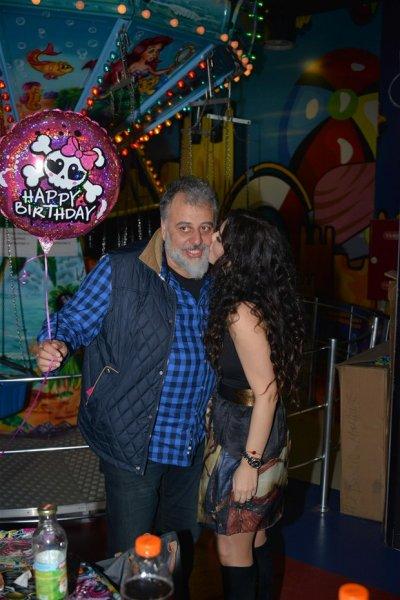 Hamdi Alkan'ın eski ve yeni eşleri bir arada