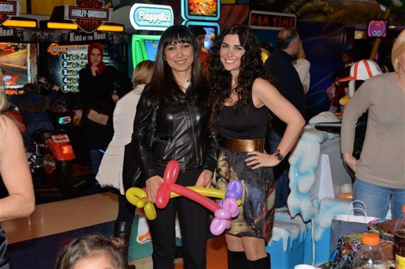 Hamdi Alkan'ın eski ve yeni eşleri bir arada