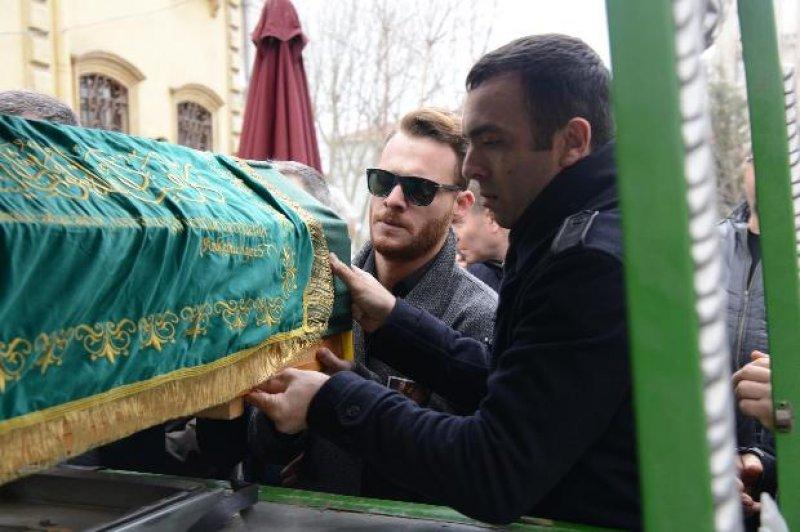 Oyuncu Kerem Bürsin'in acı günü 