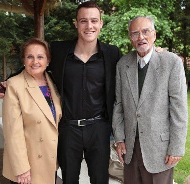 Oyuncu Kerem Bürsin'in acı günü 