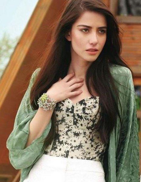 Özge Gürel: Beyaz tişört ve jean daha kadınsı geliyor