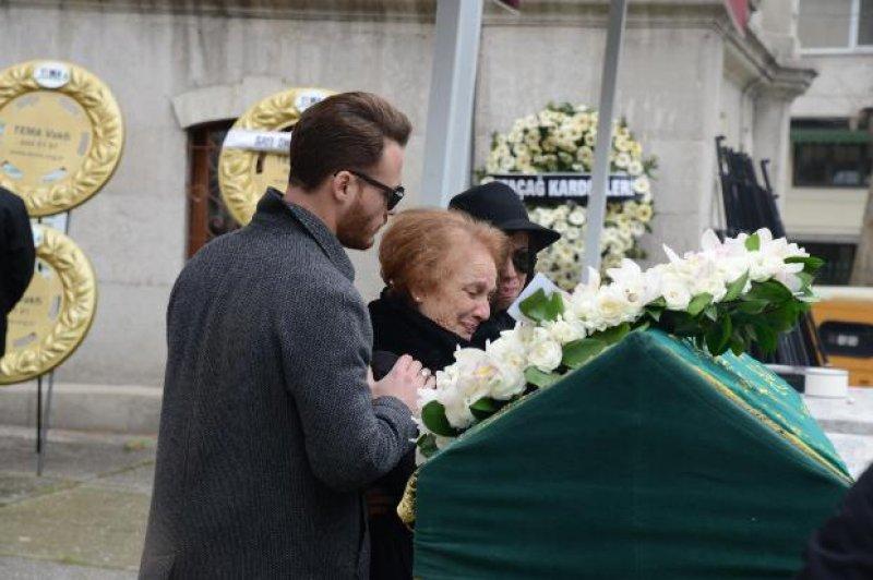 Oyuncu Kerem Bürsin'in acı günü 