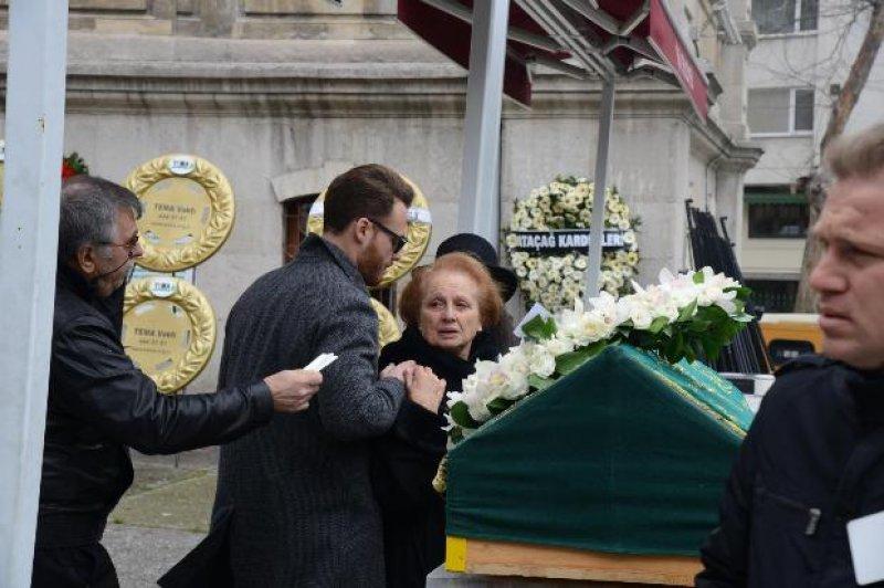 Oyuncu Kerem Bürsin'in acı günü 