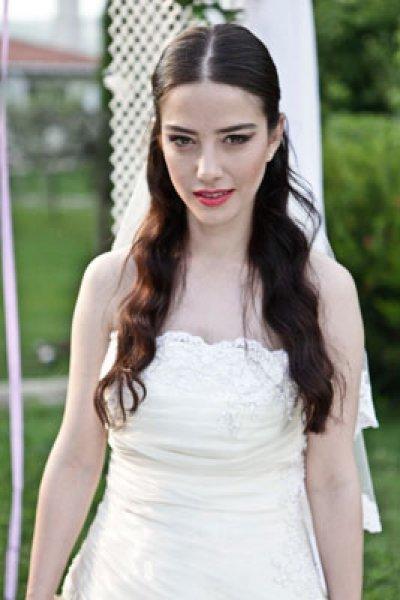 Özge Gürel: Beyaz tişört ve jean daha kadınsı geliyor