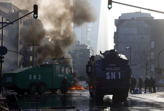 Almanya'da Avrupa Merkez Bankası'na protesto