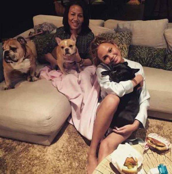 Ünlülerin ev hallerini yansıtan sosyal medya paylaşımları